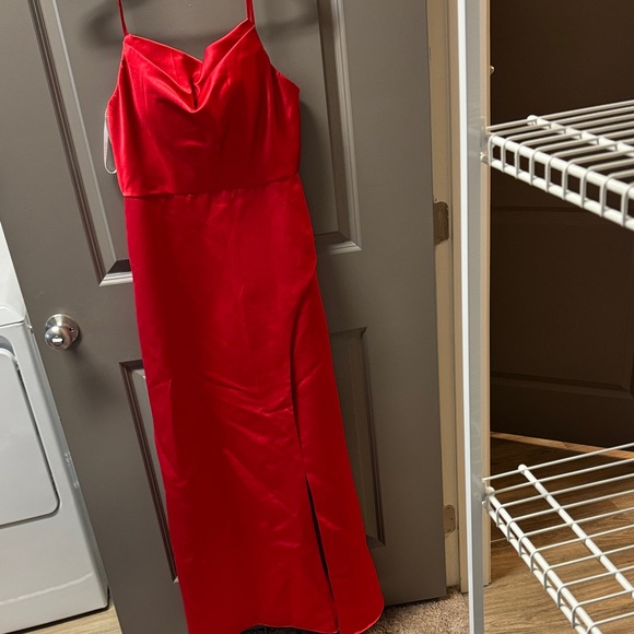 Elegant Red Evening Dress - Picture 1 of 5